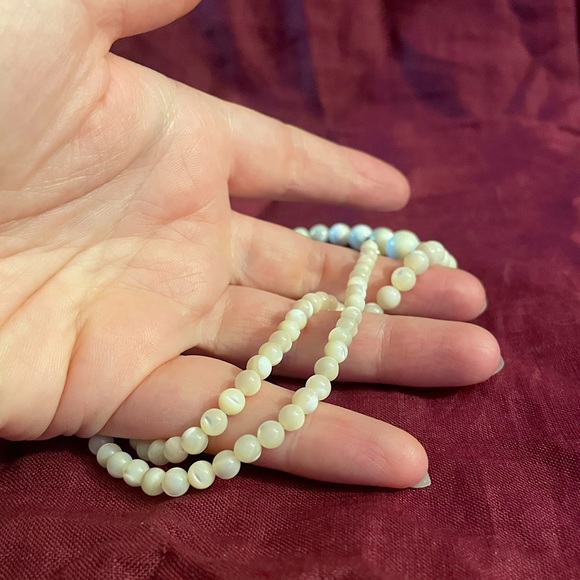 Vintage graduated mother of pearl beaded necklace - Picture 4 of 6